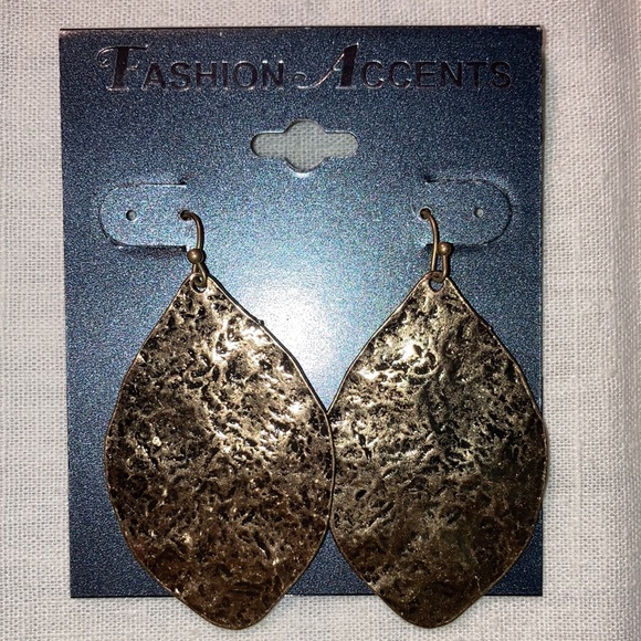 NWOT FASHION ACCENTS ant. gt metal appx  2 1/4” x 1 1/4” ears $18 - Picture 4 of 6